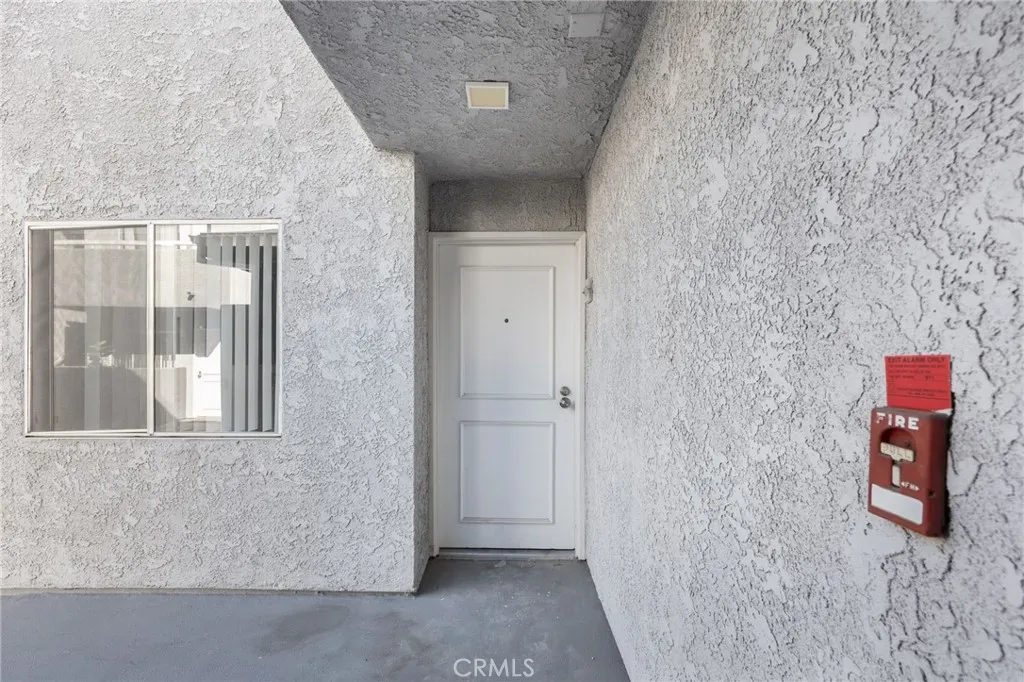 4406 Cahuenga Boulevard Unit 101, Toluca Lake, CA 91602 - Photo 3 of 22, Toluca Lake, CA