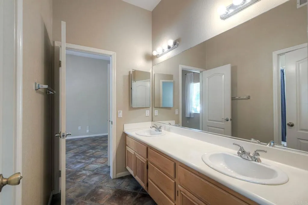 https://cdn.realtyfeed.com/cdn/127/306611171/4cff92880f3de3328169792a13666a0d.webp