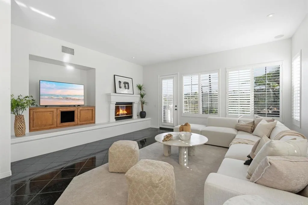 https://cdn.realtyfeed.com/cdn/127/306611186/053017b17fd9353590f29022525db801.webp