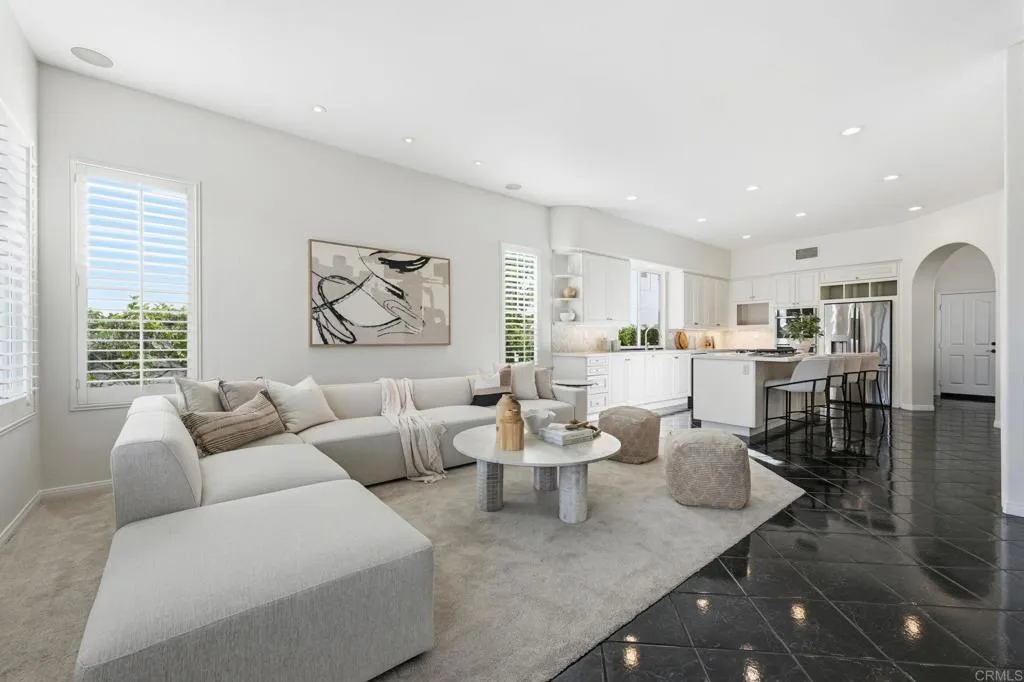 https://cdn.realtyfeed.com/cdn/127/306611186/e0ef9f0e91964ab390410c20699c3289.webp