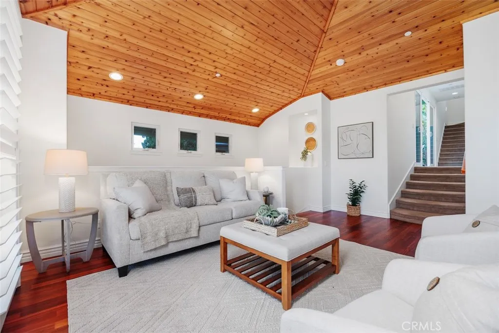 https://cdn.realtyfeed.com/cdn/127/306611374/8aae9cdefa2948ccce6e3a3492385169.webp