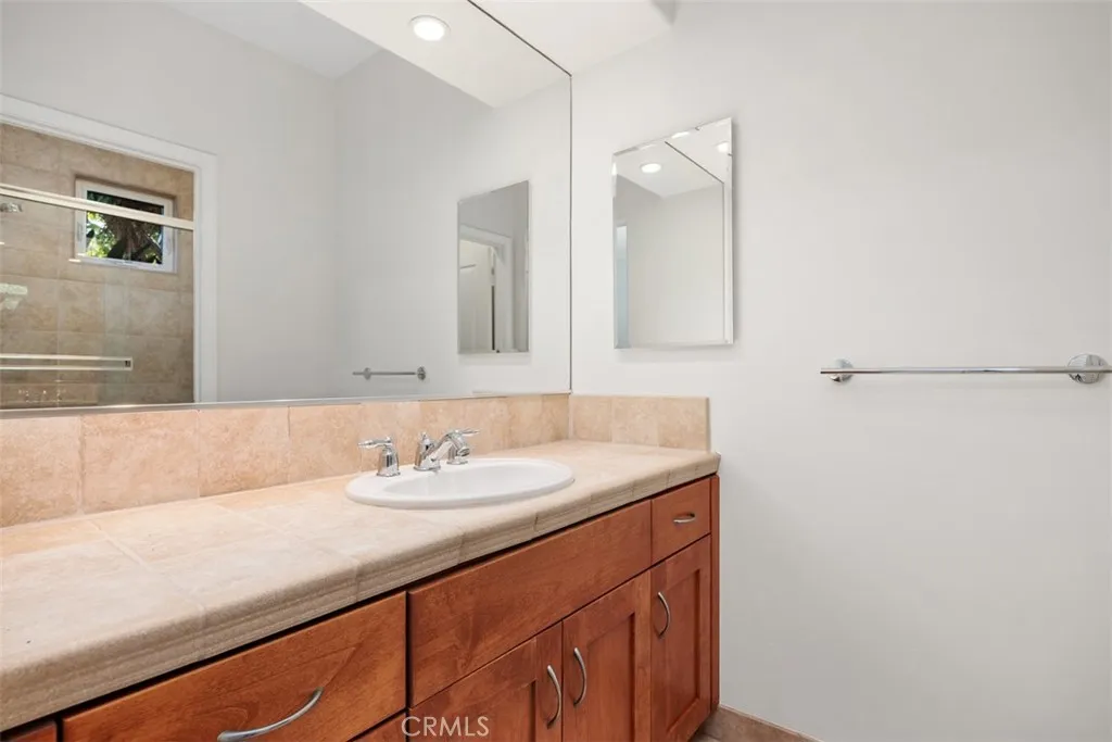 https://cdn.realtyfeed.com/cdn/127/306611374/c0c7bff2ccfdbaacc0b102b6caddc22b.webp