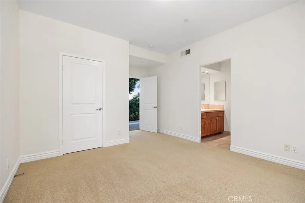 https://cdn.realtyfeed.com/cdn/127/306611374/ead3c20193baf68fe52027ce6c52c01d.webp