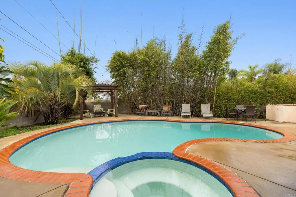 https://cdn.realtyfeed.com/cdn/127/306611378/4ba7c5d7eef4fa256010632858b16ae0.webp