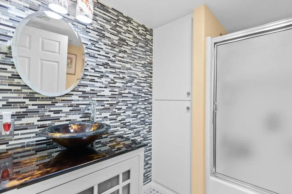 https://cdn.realtyfeed.com/cdn/127/306611534/587df3b21c3825df118797b450ec81b0.webp