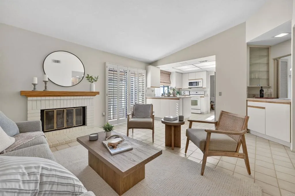 https://cdn.realtyfeed.com/cdn/127/306611569/d68217897b014be8a4d3f30f34423c98.webp