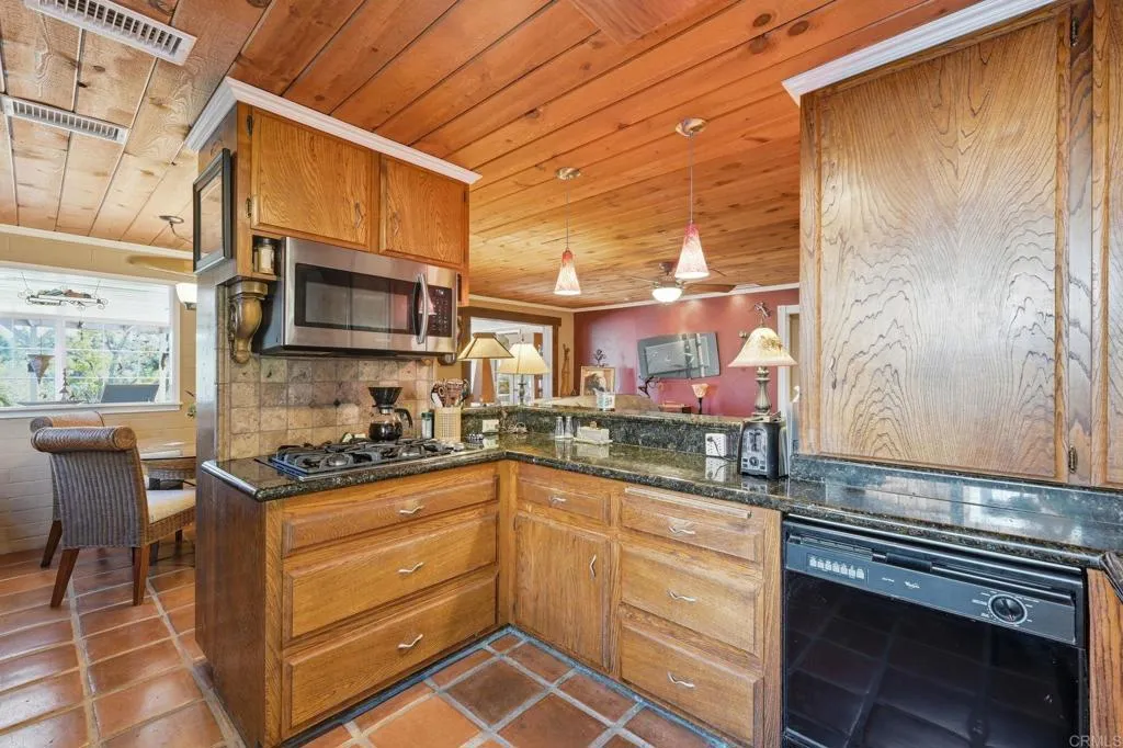 https://cdn.realtyfeed.com/cdn/127/306611649/7239624ea738e6ed496d4c39b43b7aa1.webp