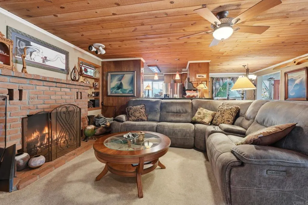 https://cdn.realtyfeed.com/cdn/127/306611649/ebe4753982ead531dee7f3223091bb61.webp