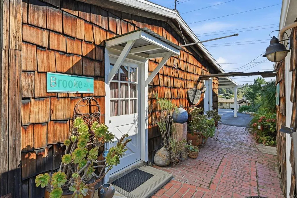 https://cdn.realtyfeed.com/cdn/127/306611649/f5026990e21f3b364f4e71187c9a0de5.webp