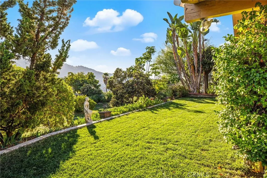 https://cdn.realtyfeed.com/cdn/127/306611725/49d4734b7ff6f7d1f9dc81bdb0fa1f57.webp
