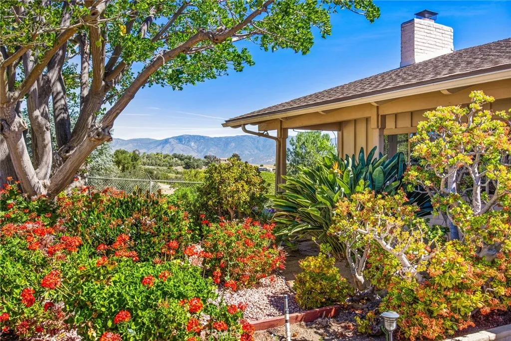 https://cdn.realtyfeed.com/cdn/127/306611725/7250112de54a41cf63a8989276353121.webp