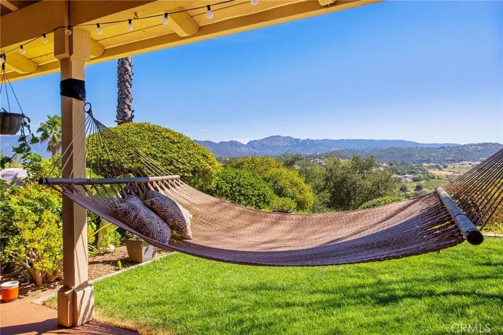 https://cdn.realtyfeed.com/cdn/127/306611725/75ce1f71bebd23e218196b31f6ffdb41.webp