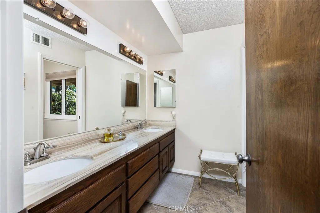 https://cdn.realtyfeed.com/cdn/127/306611725/968c0545b7b75aa0481923419c352c06.webp