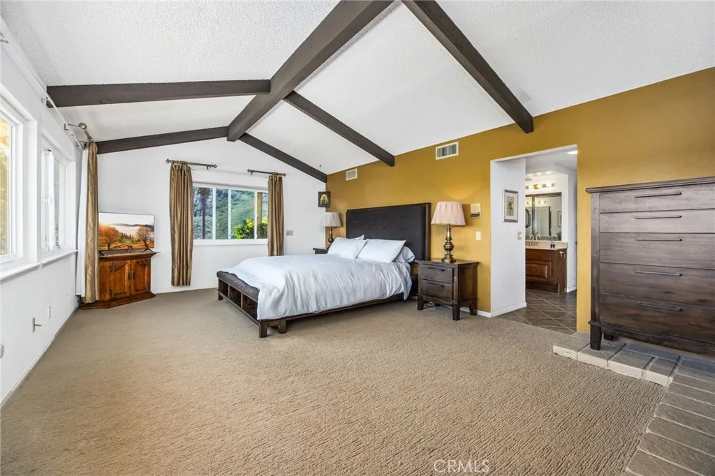https://cdn.realtyfeed.com/cdn/127/306611725/a597adbbe5d05be4795ef95ae7dde813.webp