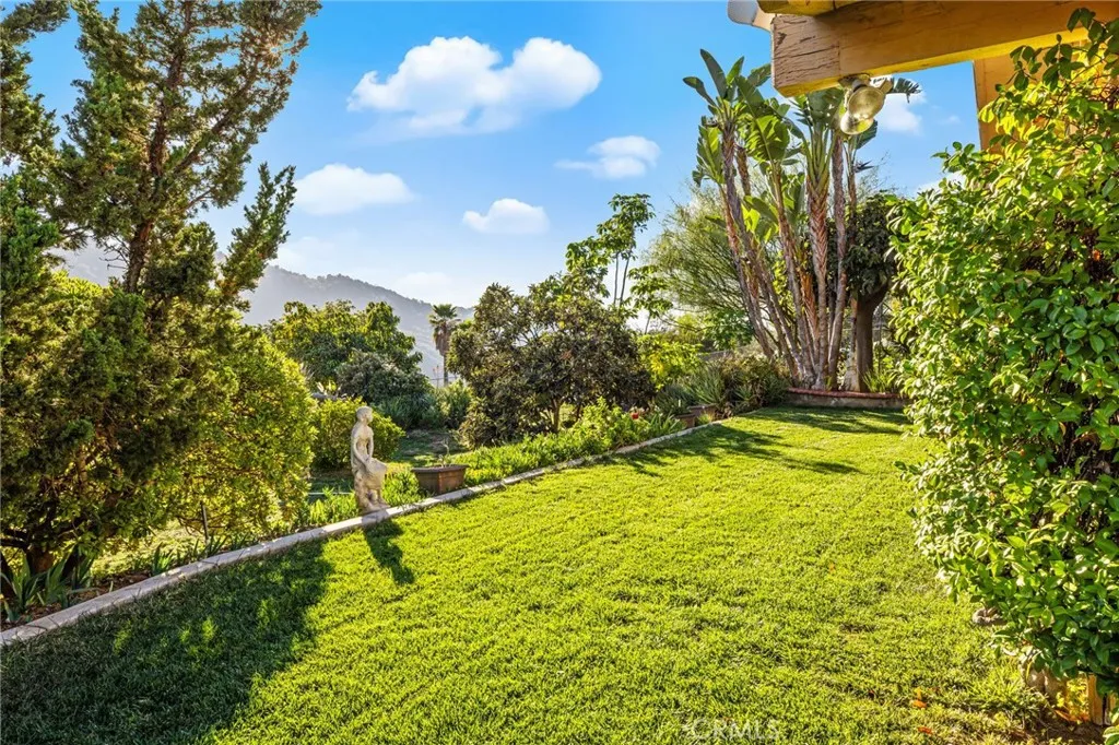 https://cdn.realtyfeed.com/cdn/127/306611725/a9aec4ed9fb406e21e32ca1b8f57042c.webp