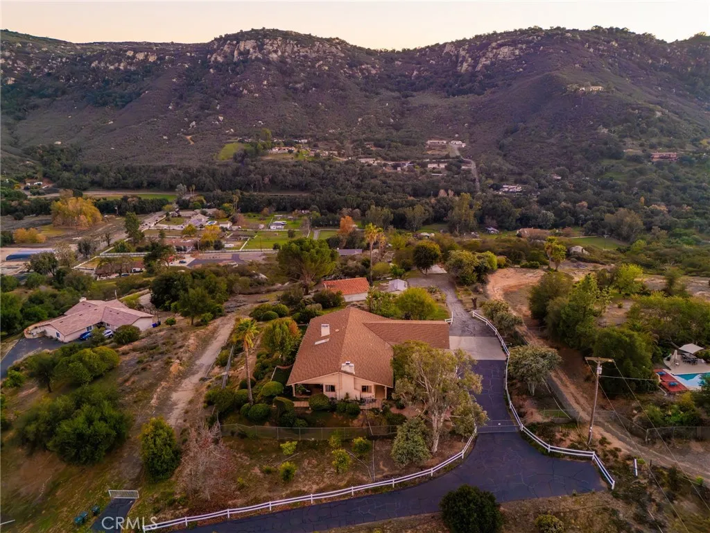 https://cdn.realtyfeed.com/cdn/127/306611725/e9dcea4129c5ef44d5edadd51e4fd12a.webp