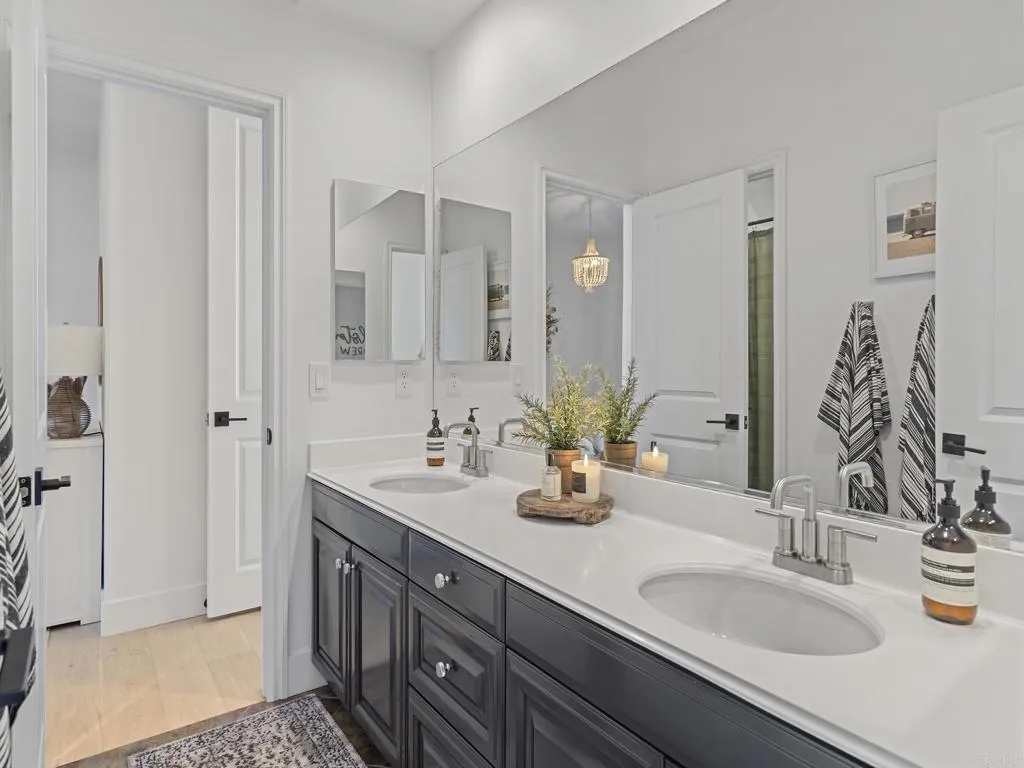 https://cdn.realtyfeed.com/cdn/127/306611860/2101d3aa0e91fcc3e33e687ed2235f19.webp
