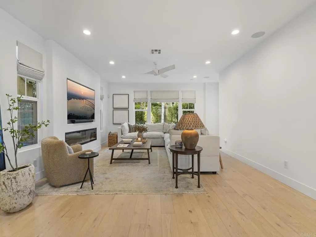 https://cdn.realtyfeed.com/cdn/127/306611860/52234234536549928d7a7b5e84dd30d1.webp