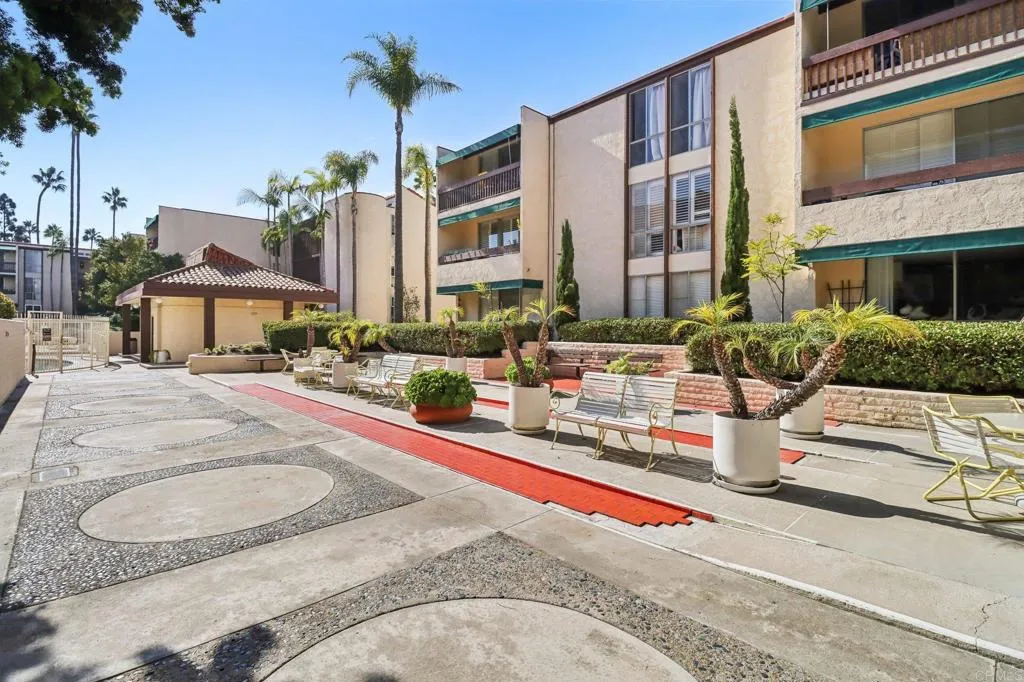 https://cdn.realtyfeed.com/cdn/127/306611872/653f1d97175843068424f69976a3c2e4.webp