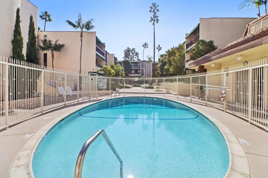 https://cdn.realtyfeed.com/cdn/127/306611872/87a28ba3925b439c99a05472c743d306.webp