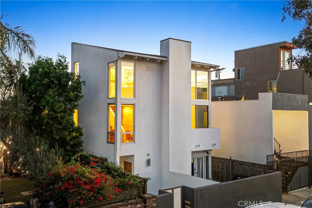 34 S Venice Boulevard Unit: 2