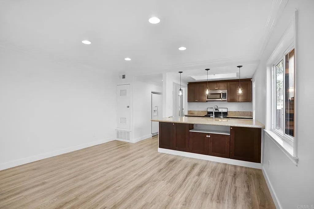 https://cdn.realtyfeed.com/cdn/127/306612240/2412dad652fbf6d914de1efc88d6237c.webp