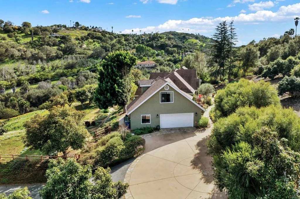 https://cdn.realtyfeed.com/cdn/127/306612250/4b5e4820966d99b5df1623e013338c22.webp