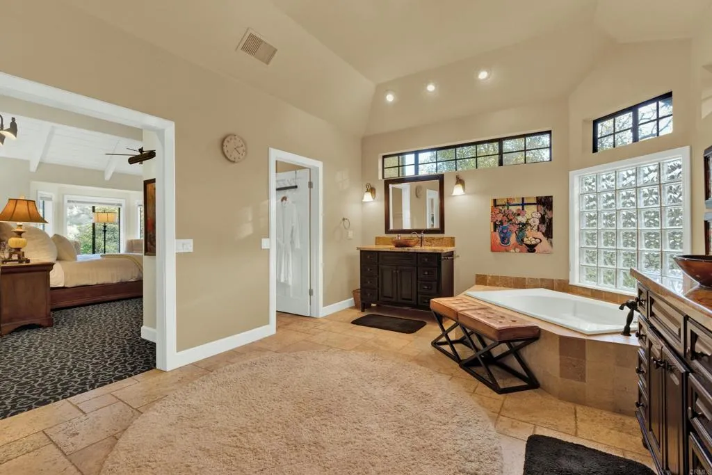 https://cdn.realtyfeed.com/cdn/127/306612250/9d8e6445e201ebc4870eb8c759aa0277.webp