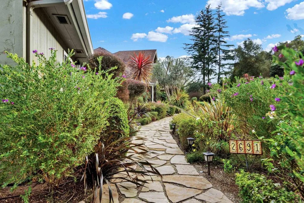 https://cdn.realtyfeed.com/cdn/127/306612250/a3ad3223f2d098db065c80e8d5af7782.webp