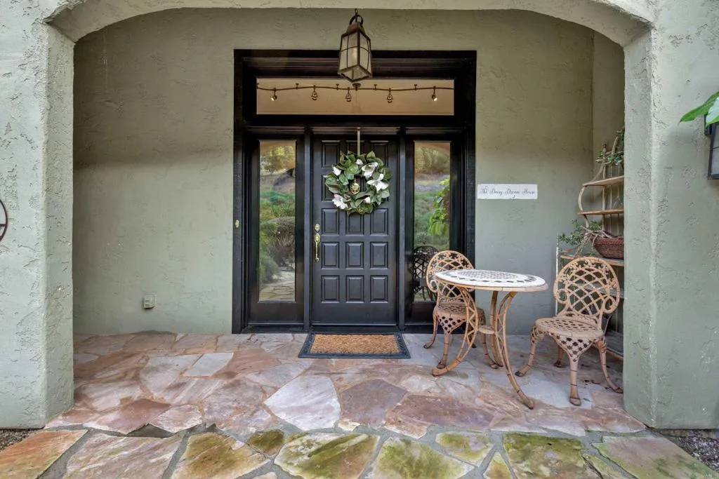 https://cdn.realtyfeed.com/cdn/127/306612250/c7f684d2f31ff78ac68257a8b81f7286.webp