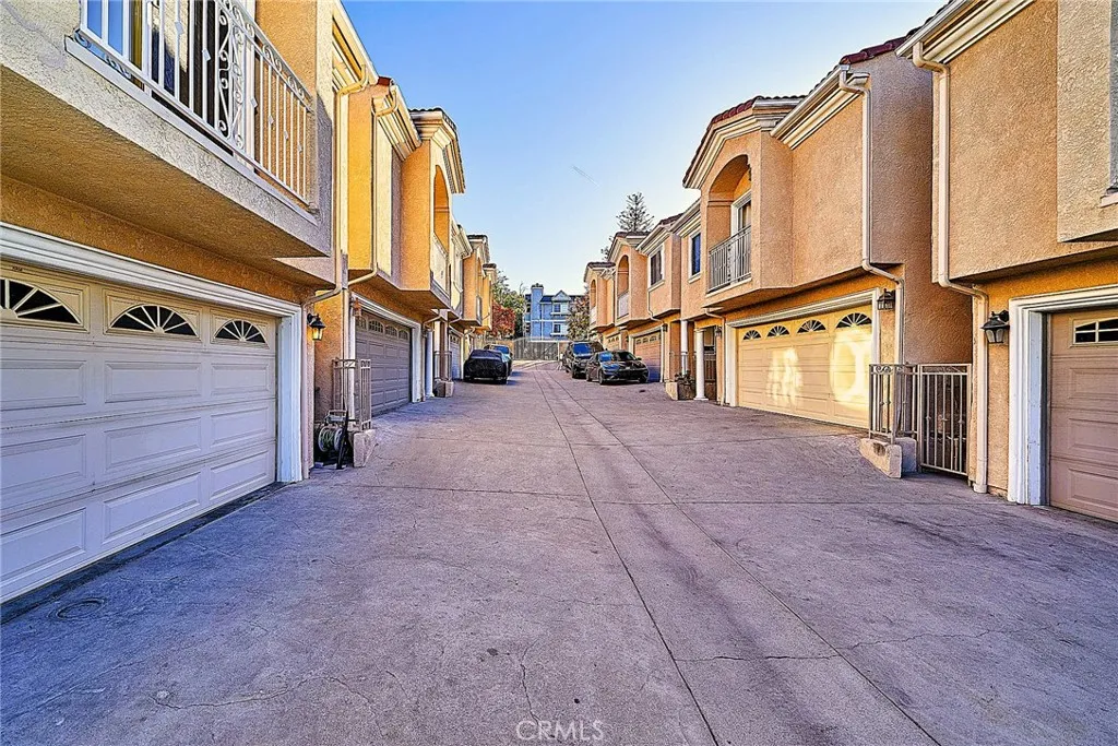 10357 Commerce Avenue Unit 7, Tujunga, CA 91042 - Photo 2 of 33, Tujunga, CA
