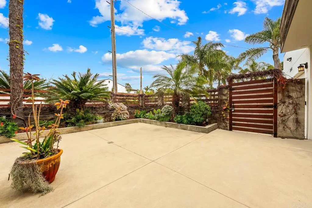 https://cdn.realtyfeed.com/cdn/127/306612269/c3243ade40e1d27577bb21357ec7f248.webp