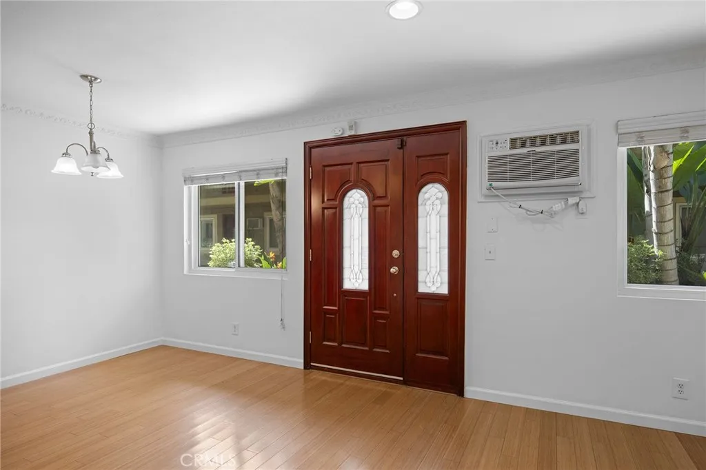 3220 Altura Avenue Unit 103, Glendale, CA 91214 - Photo 3 of 22, Glendale, CA