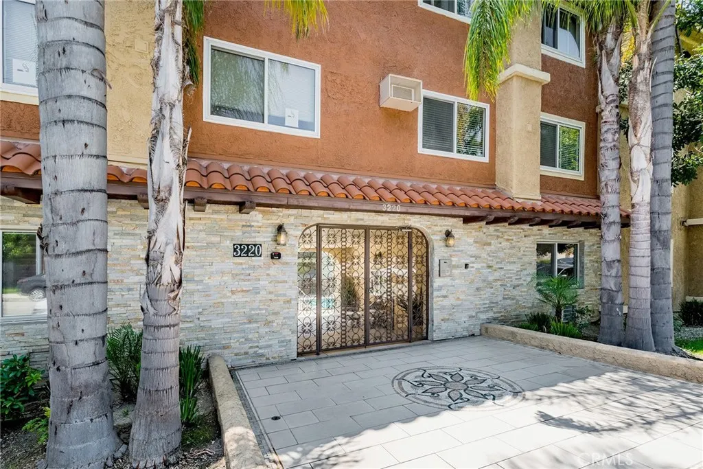 3220 Altura Avenue Unit 103, Glendale, CA 91214 - Main photo, Glendale, CA