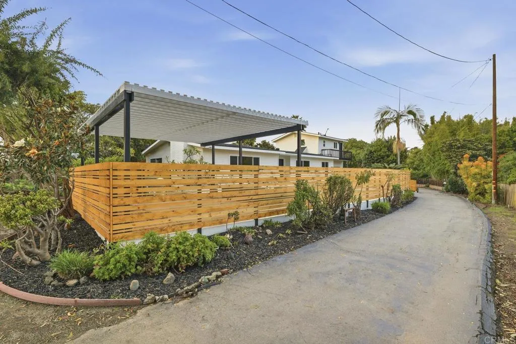 https://cdn.realtyfeed.com/cdn/127/306612328/9e8efe6c521970c4538f63bd0dc9bac5.webp
