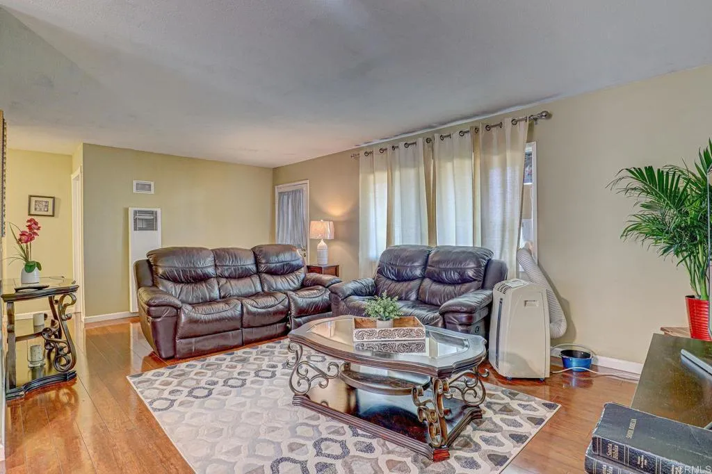 https://cdn.realtyfeed.com/cdn/127/306612360/2eaaa1123626358a44b3e0b4fdca8bb0.webp