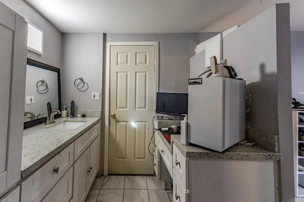 https://cdn.realtyfeed.com/cdn/127/306612458/bfc5d1f47d974c9ad19cd69d1136a987.webp