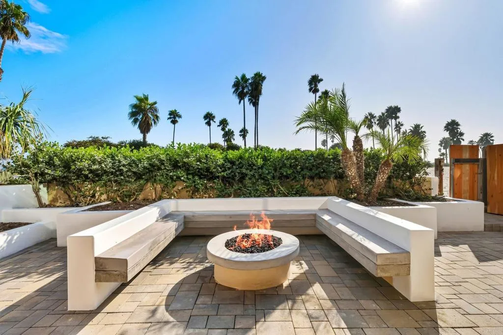 https://cdn.realtyfeed.com/cdn/127/306612492/3aeb001831e259a78d308976c5deb012.webp