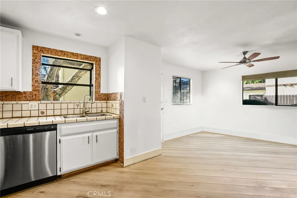 https://cdn.realtyfeed.com/cdn/127/306612495/0ed7b04378d6666a9be77f6c979c8db2.webp