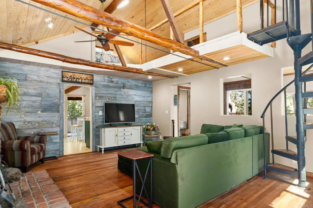 https://cdn.realtyfeed.com/cdn/127/306612500/4aab0038499d232ed024f23ad8f21a7b.webp