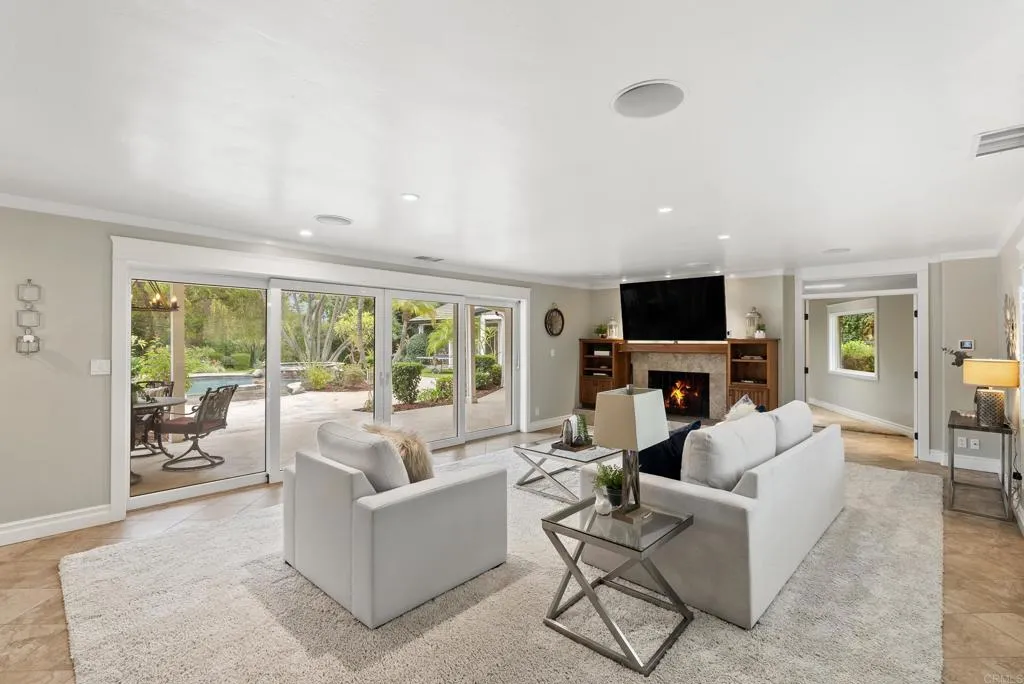 https://cdn.realtyfeed.com/cdn/127/306612509/3493d1752a2e05f412977619d5377aa2.webp