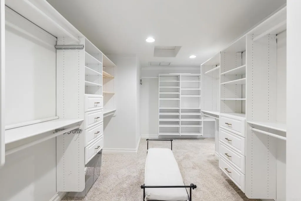 https://cdn.realtyfeed.com/cdn/127/306612509/fc046145b6554d68a2073272d11b7d9a.webp