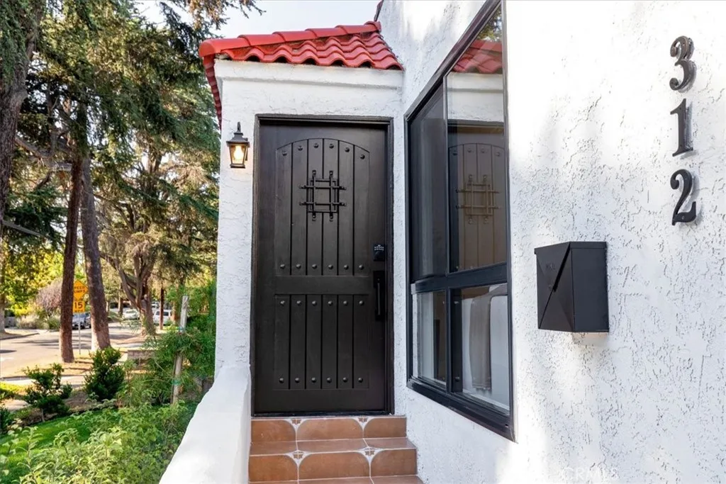 312 N Bronson Avenue, Los Angeles, CA 90004 - Photo 4 of 25, Los Angeles, CA