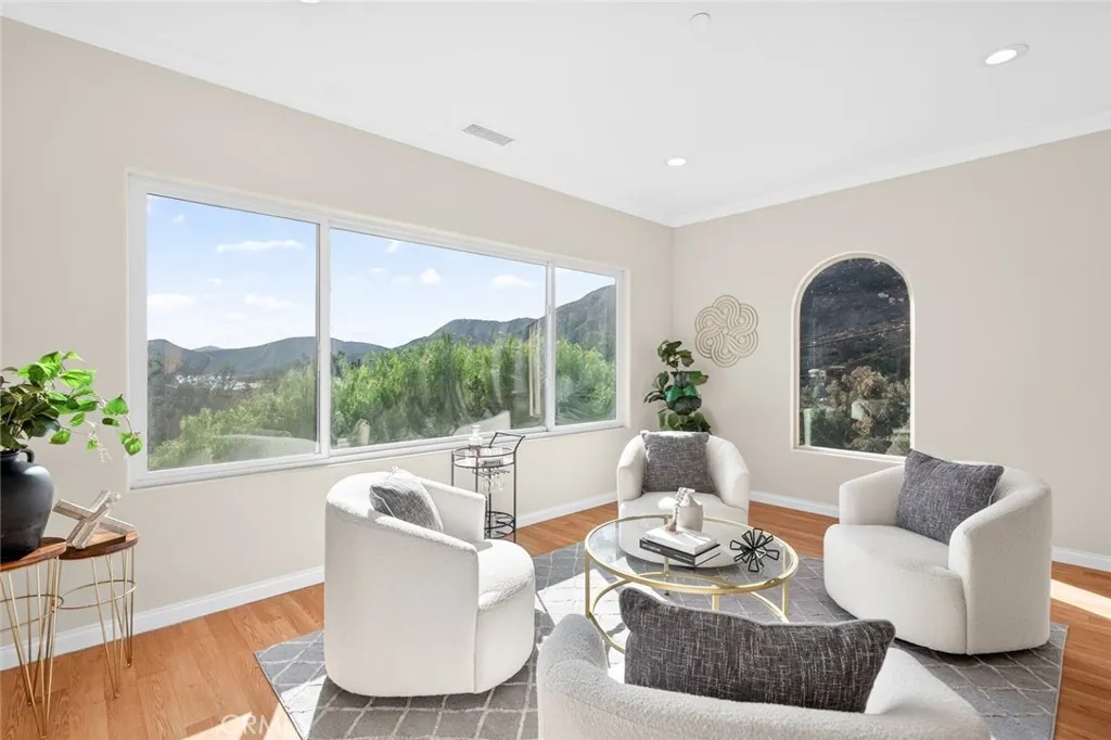 https://cdn.realtyfeed.com/cdn/127/306612699/1b3a8ae2a58dd91b60a477f2a5466503.webp
