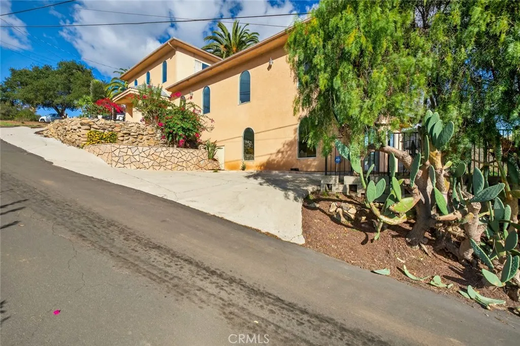 https://cdn.realtyfeed.com/cdn/127/306612699/5da21c2b682a4f337e1064c36f39a59b.webp