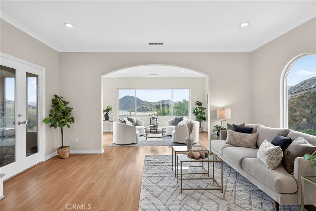 https://cdn.realtyfeed.com/cdn/127/306612699/7aaa142eb01e9a10ea4b522bf86692a5.webp