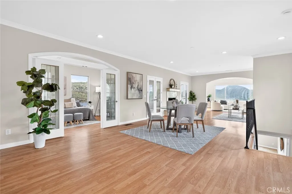 https://cdn.realtyfeed.com/cdn/127/306612699/84f6620fe7f5b07db41821fc4eed13c2.webp