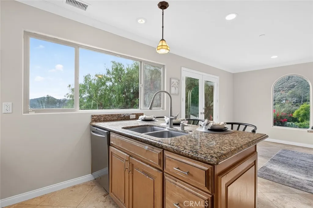 https://cdn.realtyfeed.com/cdn/127/306612699/aeaeca1561588147b8d317ec49b682d7.webp