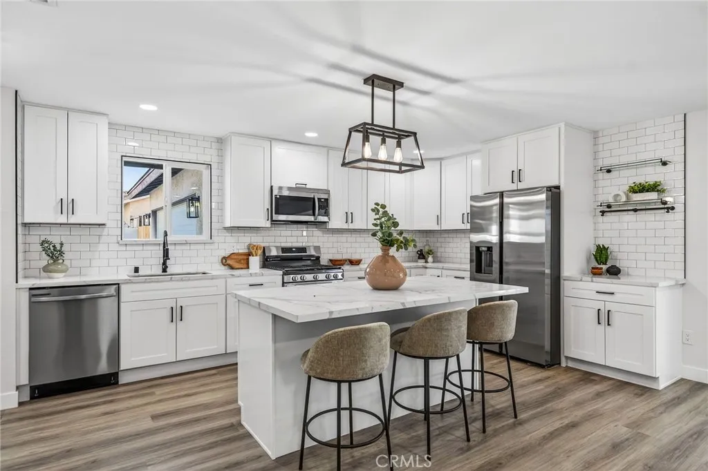 https://cdn.realtyfeed.com/cdn/127/306612930/ed08868e644f9cdc0797c56143adf2f2.webp
