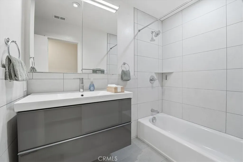 https://cdn.realtyfeed.com/cdn/127/306613111/00ab0c12f376d8a59d09924eb54696fa.webp